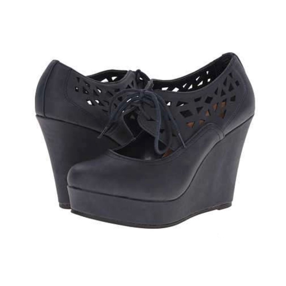 Lace up navy blue wedges Call It Spring